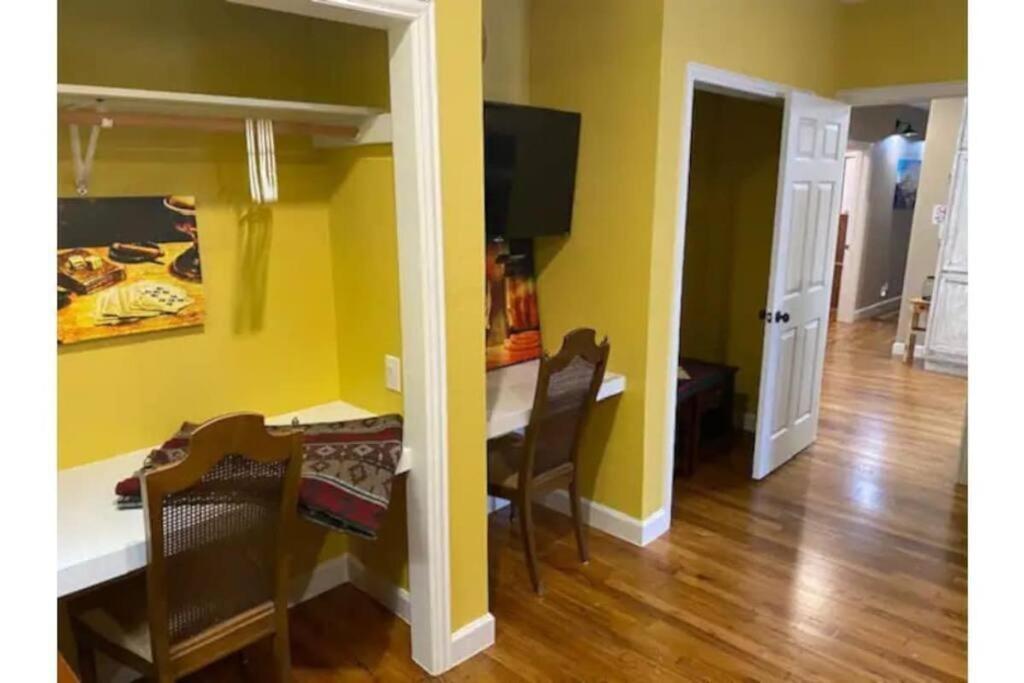 Stockyards!-1 Block Away ! Cowboy Cottage Sleeps 9 Fort Worth Esterno foto