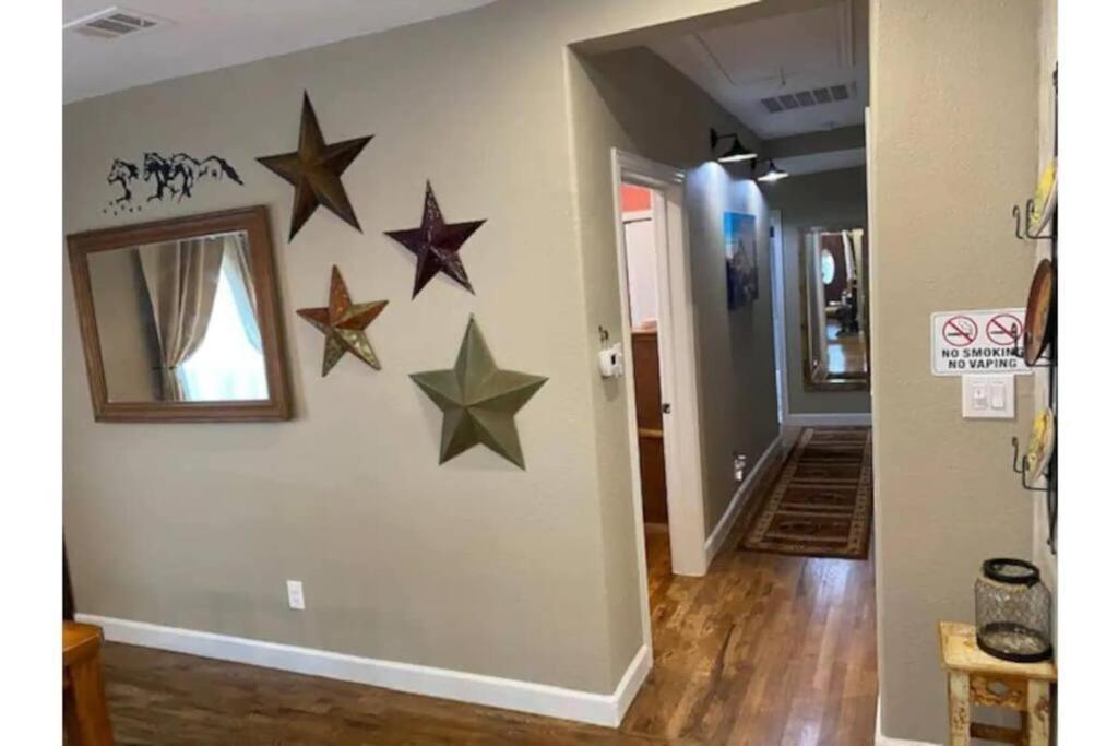 Stockyards!-1 Block Away ! Cowboy Cottage Sleeps 9 Fort Worth Esterno foto
